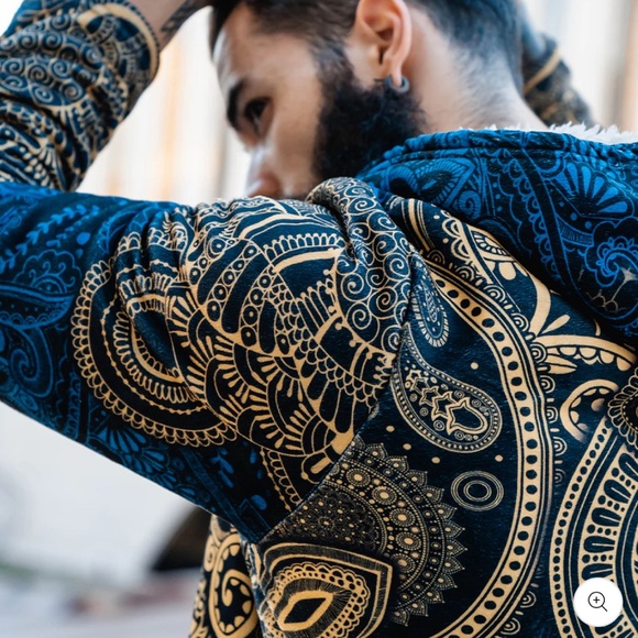 Luna Fide The Kali Cloak Luxurious Black and Gold Patterned for Men and Woman - Picture 4 of 16